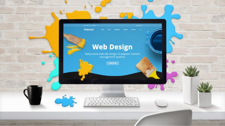 Interfacce web visualizzate su computer, tablet e smartphone